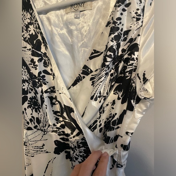 Romy white and black floral dress size small‎ - Picture 5 of 7